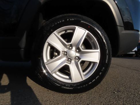 Used 2022 Jeep Compass Latitude image 10