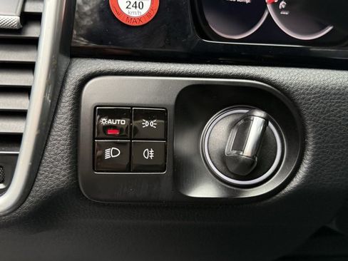 Used 2019 Porsche Cayenne image 17