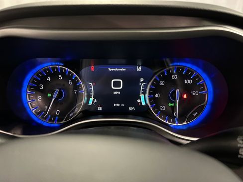 Used 2026 Chrysler Pacifica Select image 15