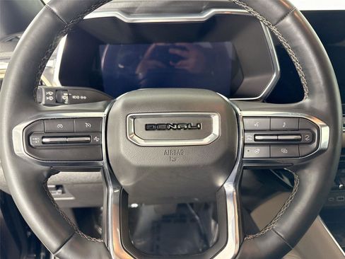 Used 2023 GMC Canyon Denali image 17