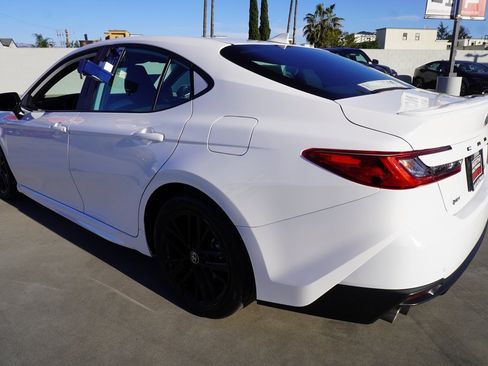 Certified 2025 Toyota Camry SE image 5