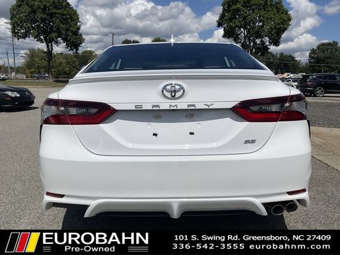 Used 2022 Toyota Camry SE image 4