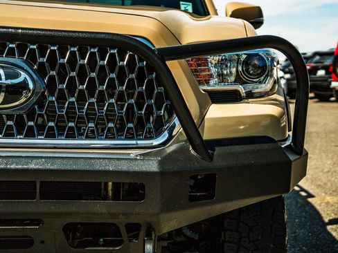 Used 2019 Toyota Tacoma TRD Off-Road AWD/4WD image 9