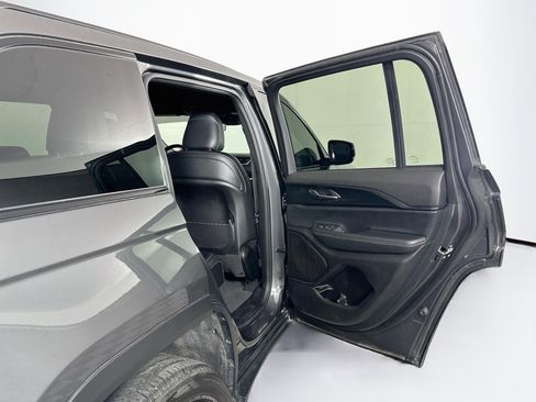 Used 2025 Jeep Grand Cherokee Altitude AWD/4WD image 29