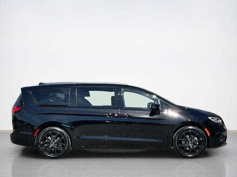 New 2026 Chrysler Pacifica Limited w/ S Appearance Package FWD image 9