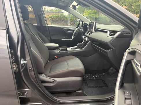 Used 2025 Toyota RAV4 XLE AWD/4WD image 29