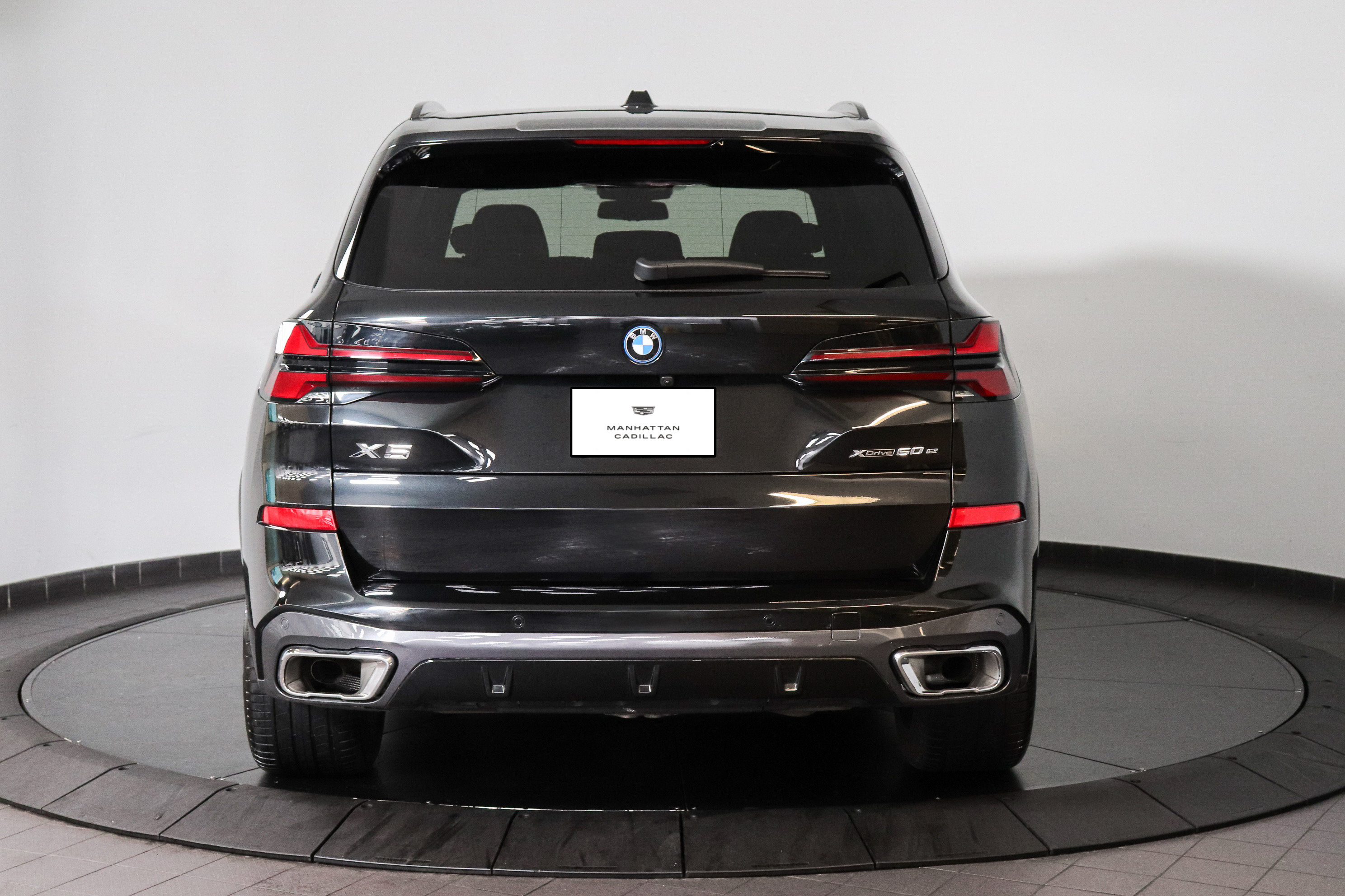 Used 2024 BMW X5 xDrive50e w/ M Sport Package AWD/4WD image 5
