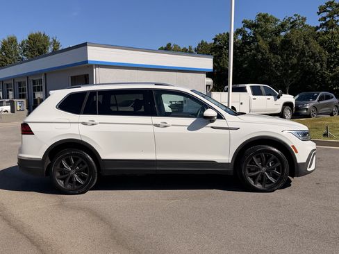 Used 2024 Volkswagen Tiguan SE FWD image 13