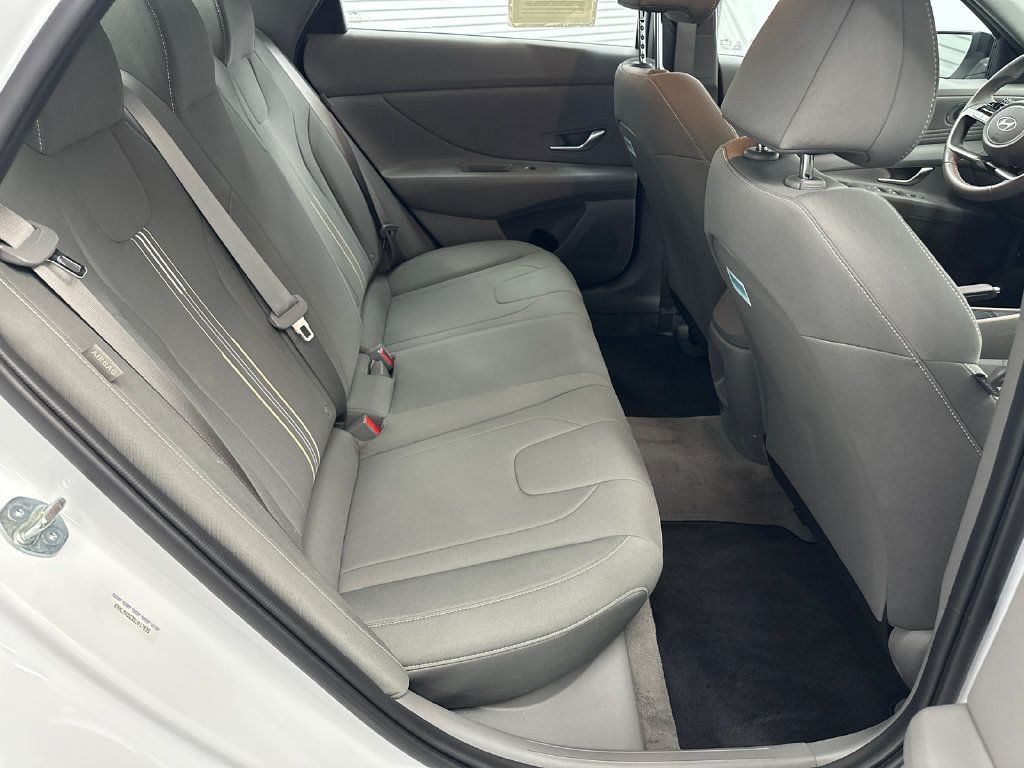 Certified 2025 Hyundai Elantra Sport FWD image 15