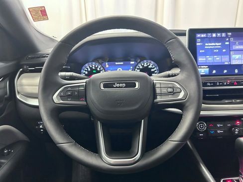 Used 2025 Jeep Compass Limited AWD/4WD image 9