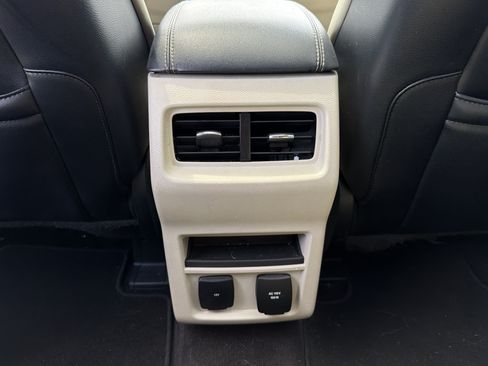 Used 2018 Ford Edge Titanium w/ Technology Package FWD image 23