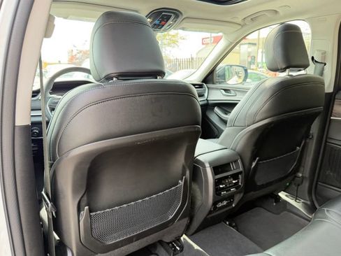 Used 2024 Jeep Grand Cherokee Limited AWD/4WD image 17