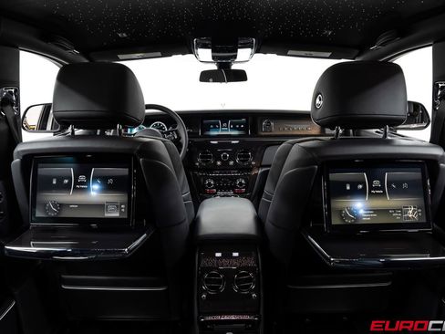 Used 2024 Rolls-Royce Phantom Sedan w/ The Phantom Package RWD image 25