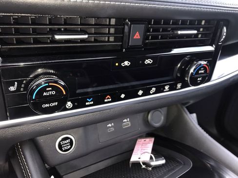 Used 2023 Nissan Rogue SL w/ SL Premium Package image 19