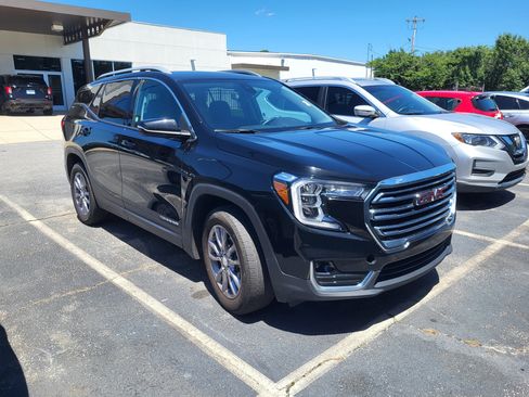 Used 2024 GMC Terrain SLT AWD/4WD image 3