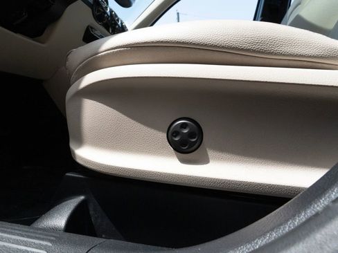 Used 2021 Mercedes-Benz GLB 250 4MATIC w/ Premium Package image 31