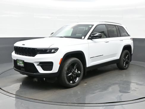 New 2025 Jeep Grand Cherokee Altitude AWD/4WD image 2