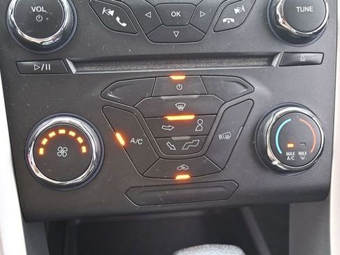 Used 2016 Ford Fusion SE FWD image 22