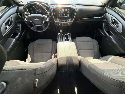 Certified 2019 Chevrolet Traverse LT image 2