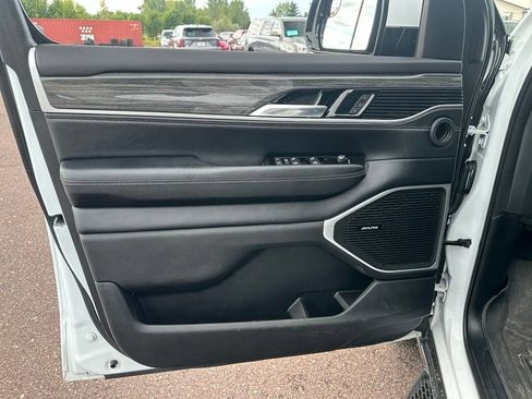 Used 2022 Jeep Wagoneer Series II w/ Flexible Seating Group AWD/4WD image 12