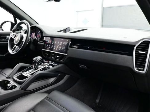 Certified 2023 Porsche Cayenne Platinum Edition AWD/4WD image 17