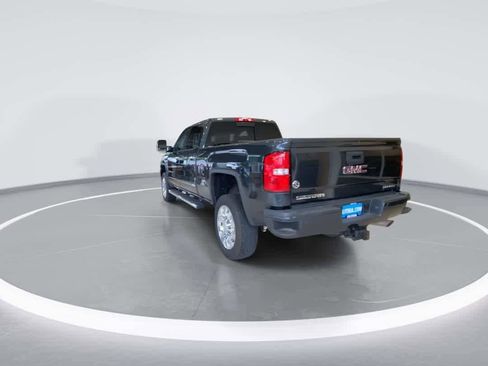 Used 2019 GMC Sierra 2500 Denali w/ Suspension Package, Off-Road AWD/4WD image 7