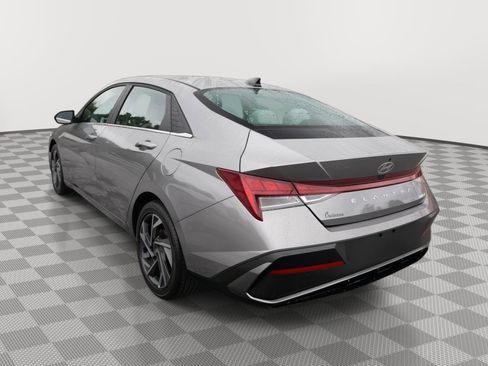 Used 2025 Hyundai Elantra Limited image 6