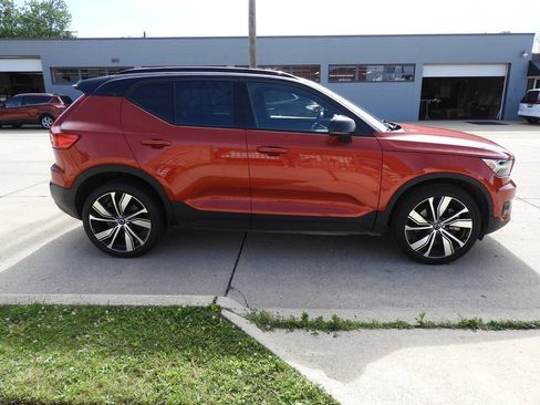 Used 2021 Volvo XC40 P8 Recharge w/ Advanced Package AWD/4WD image 11