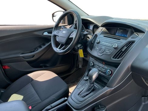 Used 2017 Ford Focus SE w/ Cold Weather Package FWD image 17