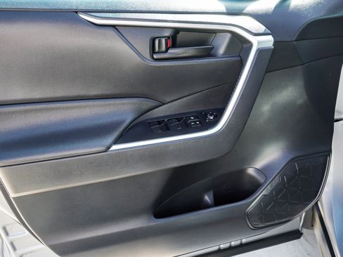 Used 2020 Toyota RAV4 LE w/ All Weather Liner Package AWD/4WD image 20