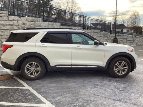 Used 2021 Ford Explorer XLT w/ Equipment Group 202A image 8