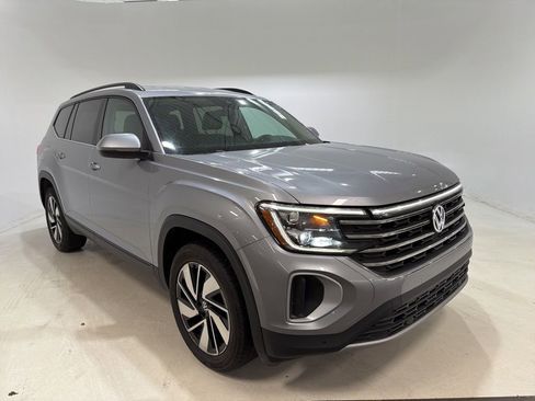 Used 2024 Volkswagen Atlas SE FWD image 1