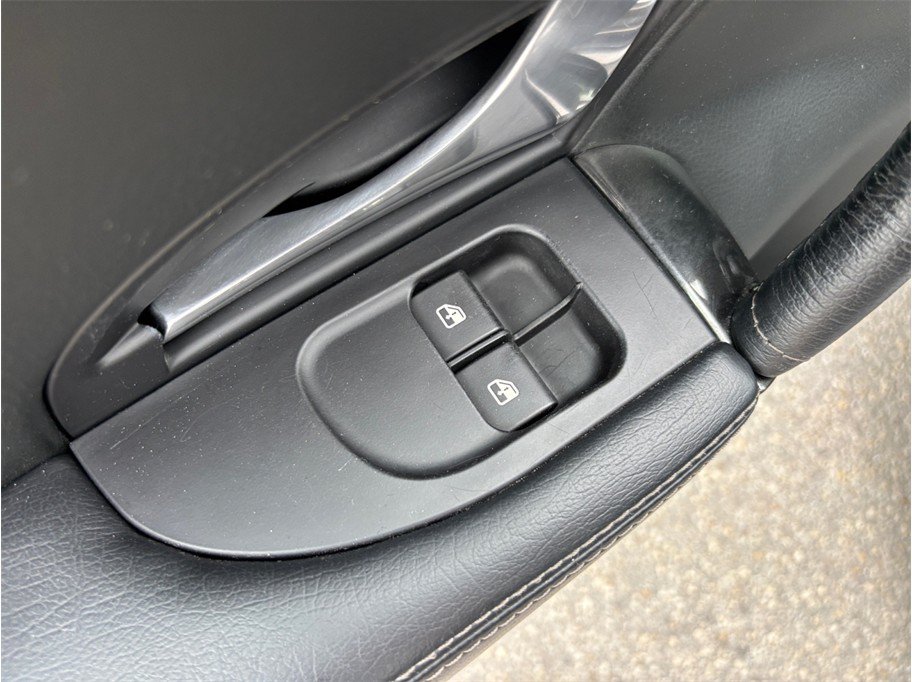 Used 2014 Maserati GranTurismo Sport RWD image 21
