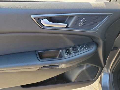 Certified 2024 Ford Edge SE w/ Black Appearance Package image 12