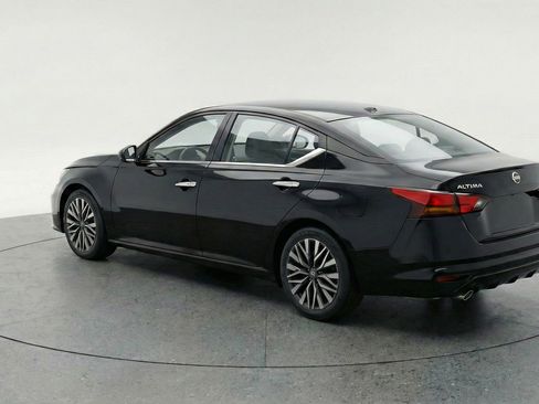 Used 2025 Nissan Altima 2.5 SV image 6