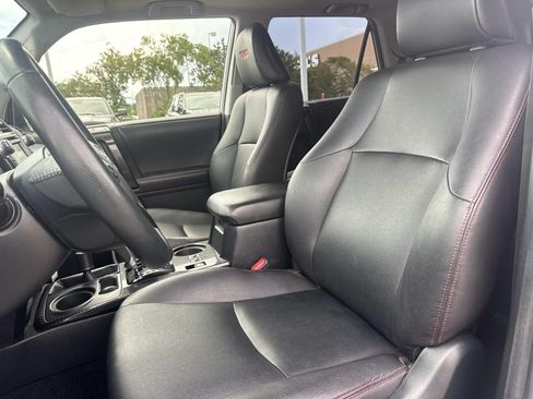 Used 2018 Toyota 4Runner TRD Off-Road Premium AWD/4WD image 16