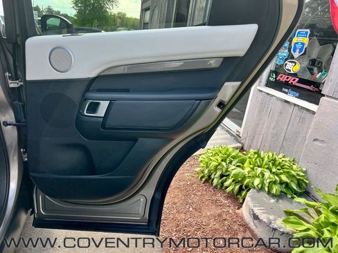 Used 2023 Land Rover Discovery Metropolitan Edition AWD/4WD image 45