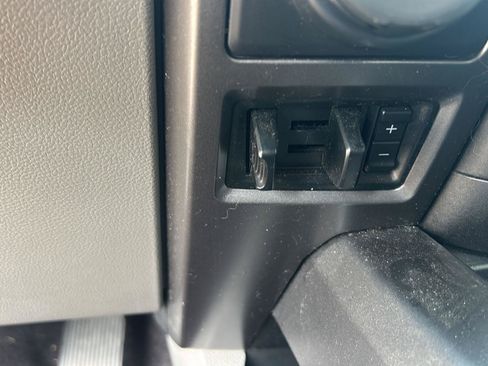 Used 2017 Ford F150 XLT w/ Equipment Group 302A Luxury AWD/4WD image 16