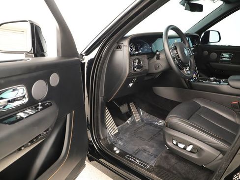 Used 2025 Rolls-Royce Cullinan Black Badge AWD/4WD image 14