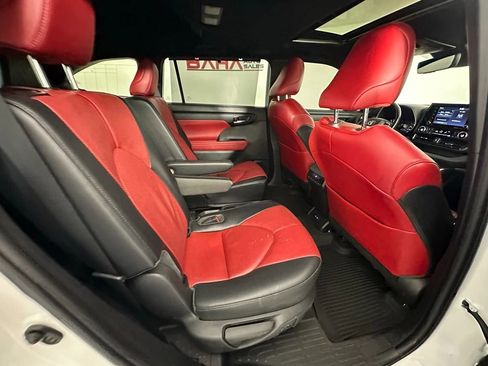 Used 2022 Toyota Highlander XSE image 26