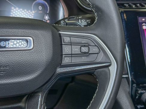 Used 2023 Jeep Grand Cherokee Laredo image 35