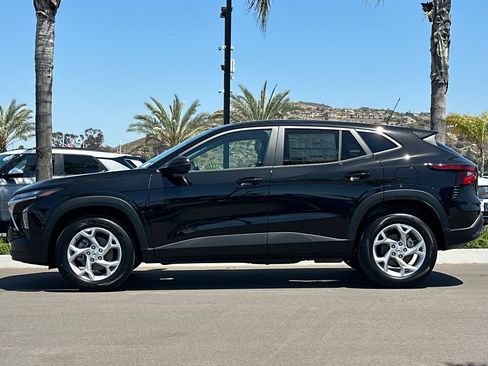 New 2026 Chevrolet Trax LS w/ LS Convenience Package FWD image 7