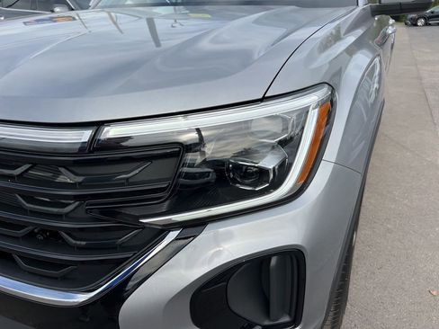 New 2026 Volkswagen Atlas Cross Sport SE FWD image 9