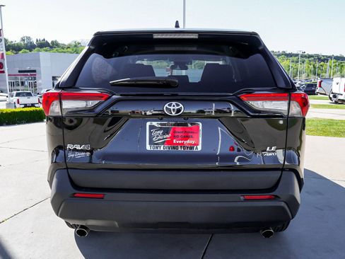 Certified 2024 Toyota RAV4 LE AWD/4WD image 7