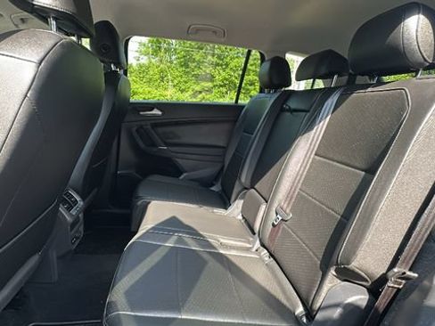 Used 2018 Volkswagen Tiguan SE w/ 3rd Row Seat Package AWD/4WD image 28