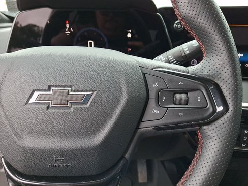 Used 2025 Chevrolet Trax RS w/ Driver Confidence Package FWD image 22