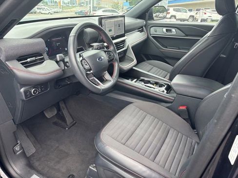 Used 2025 Ford Explorer ST-Line w/ ST-Line Street Pack AWD/4WD image 8