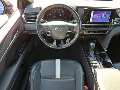 Used 2025 Toyota Camry SE FWD image 11