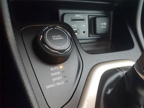 Used 2018 Jeep Cherokee High Altitude w/ Luxury Group image 31