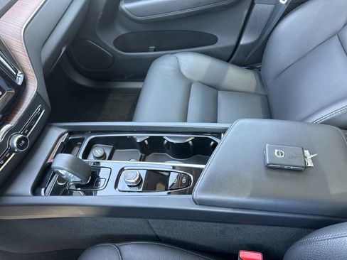 Used 2023 Volvo XC60 B5 Plus w/ Climate Package AWD/4WD image 23